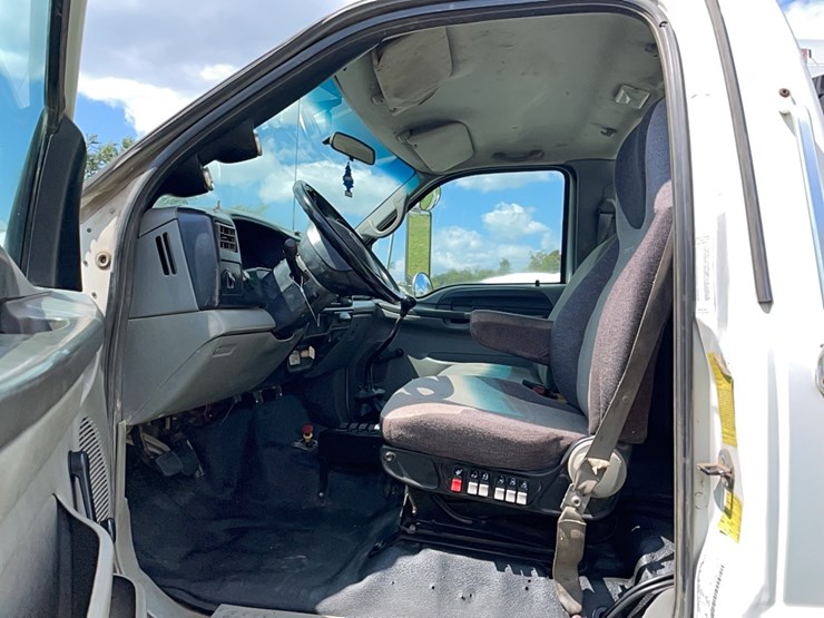 2005-ford-f650-image-12
