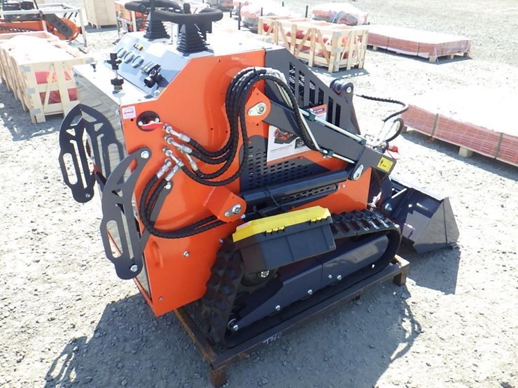 2026-tpm-t460-skid-steer-tracked-loader-image-3