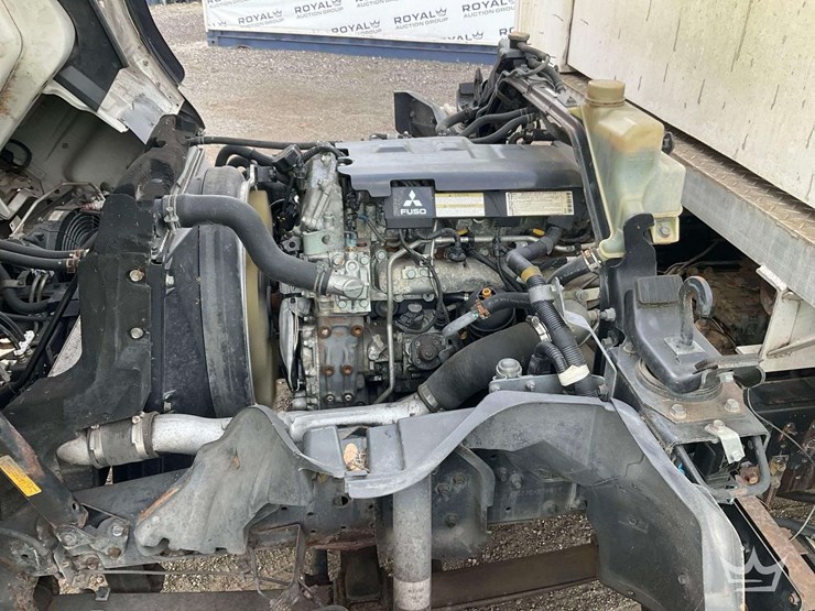 2013-mitsubishi-fuso-fec72s-image-7