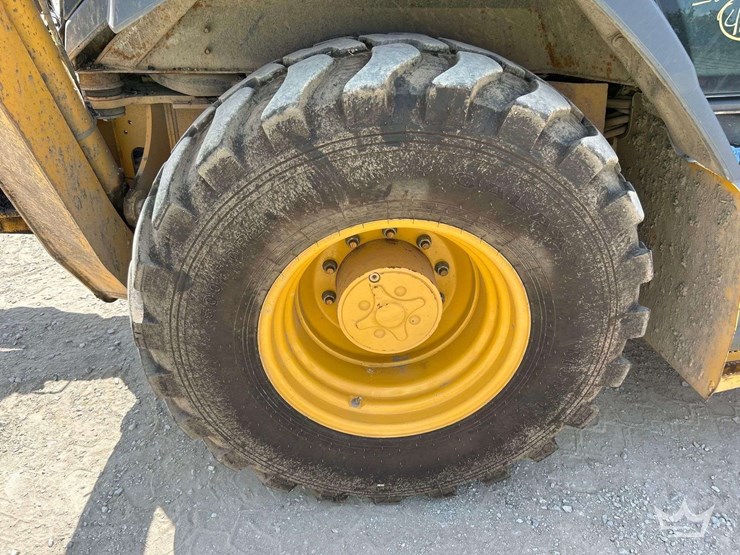 2019-deere-410l-image-34