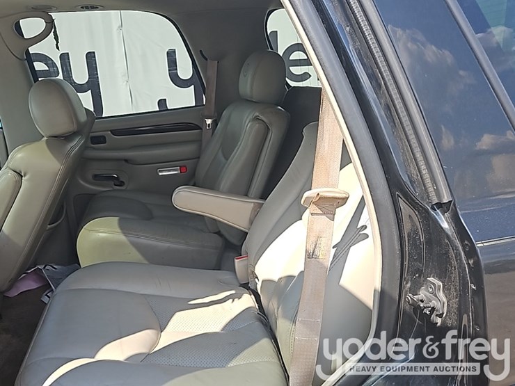 2003-cadillac-escalade-image-22