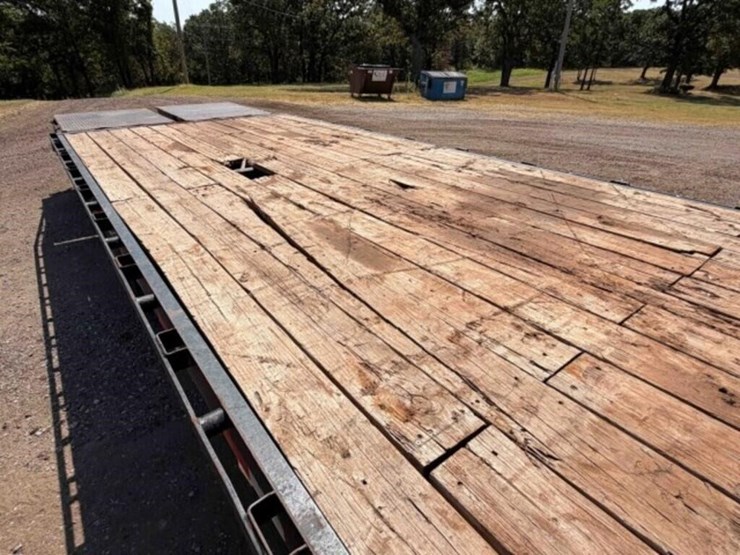 2018-lamar-gooseneck-flatbed-trailer-image-8