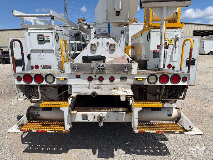 2014-international-durastar-4300-image-25