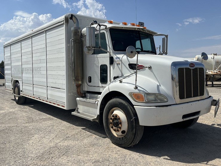 2012-peterbilt-337-image-3