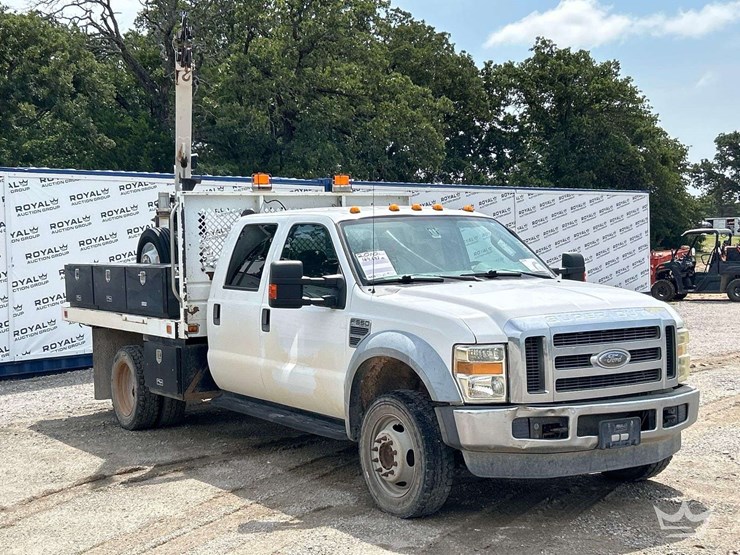 2010-ford-f550-image-1