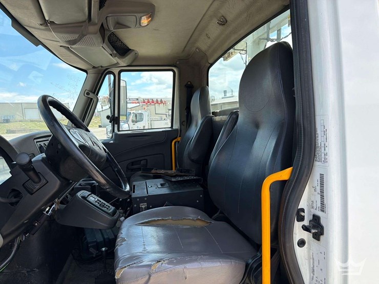2014-international-durastar-4300-image-48