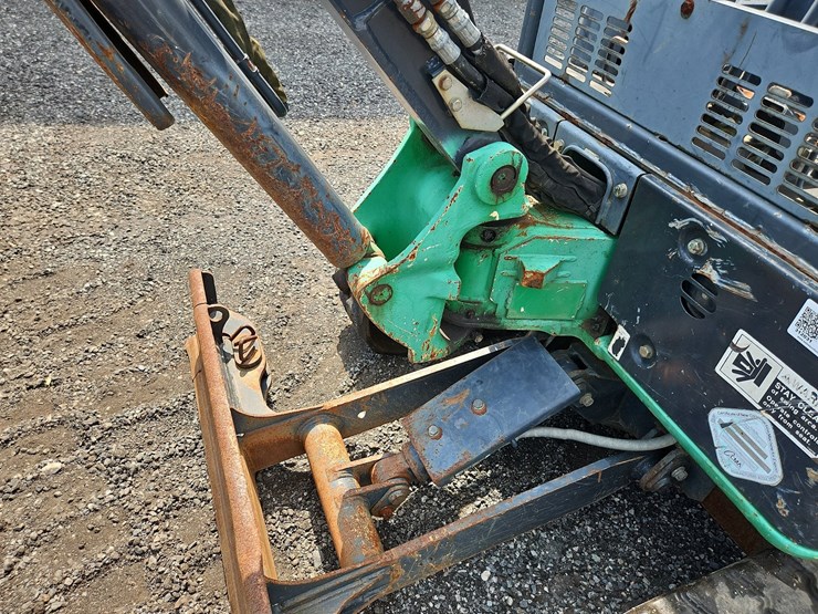 2012-deere-17d-image-10
