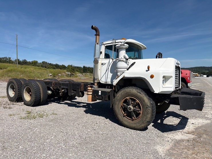 2000-mack-dm690sx-image-3