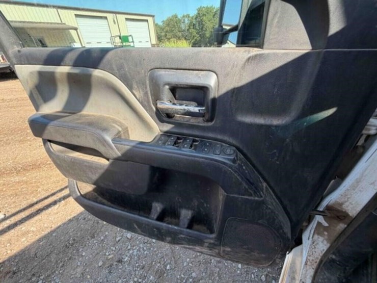 2017-chevrolet-silverado-2500-image-30