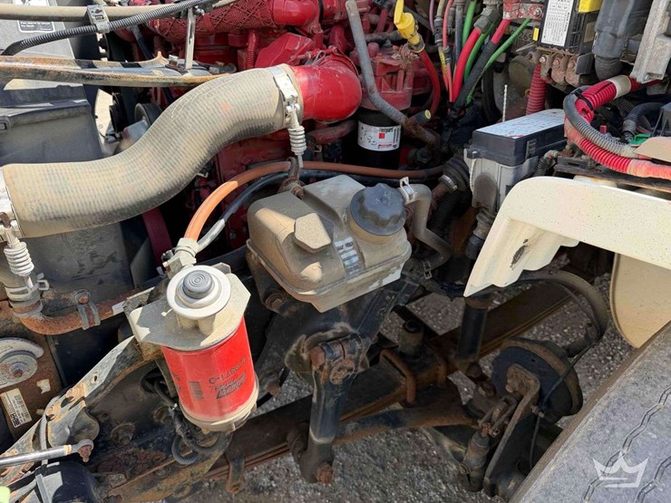 2016-freightliner-m2-106-image-15