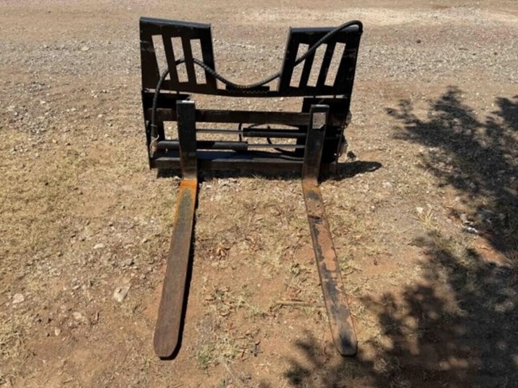agt-side-shuttle-skid-steer-forks-image-2