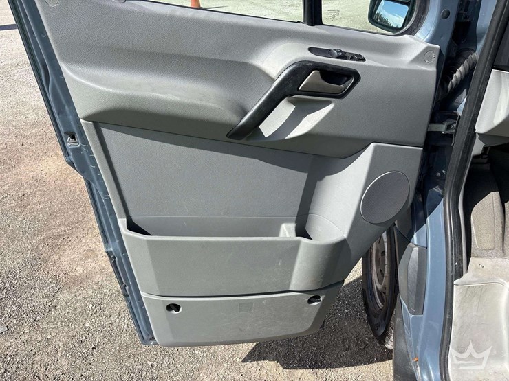 2018-mercedes-benz-sprinter-2500-image-10