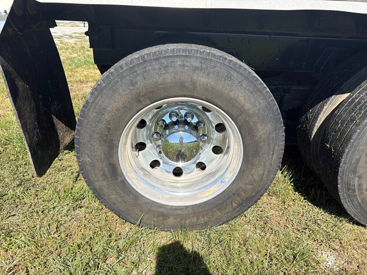 2023-kenworth-t880-image-17