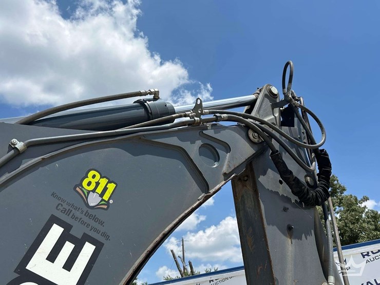 2019-deere-410l-image-26