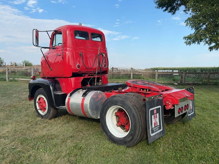 1953-international-r200-image-3