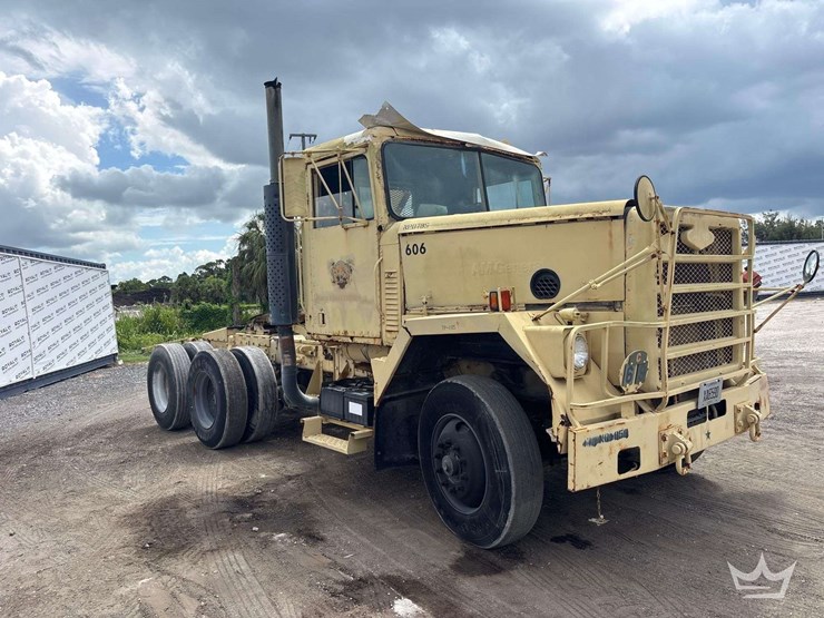 1983-am-general-m915a1-image-2