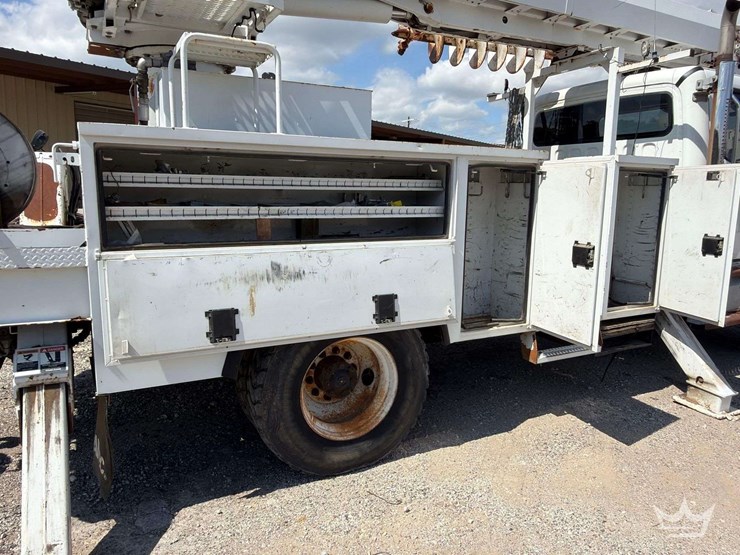 2014-freightliner-m2-106-image-28