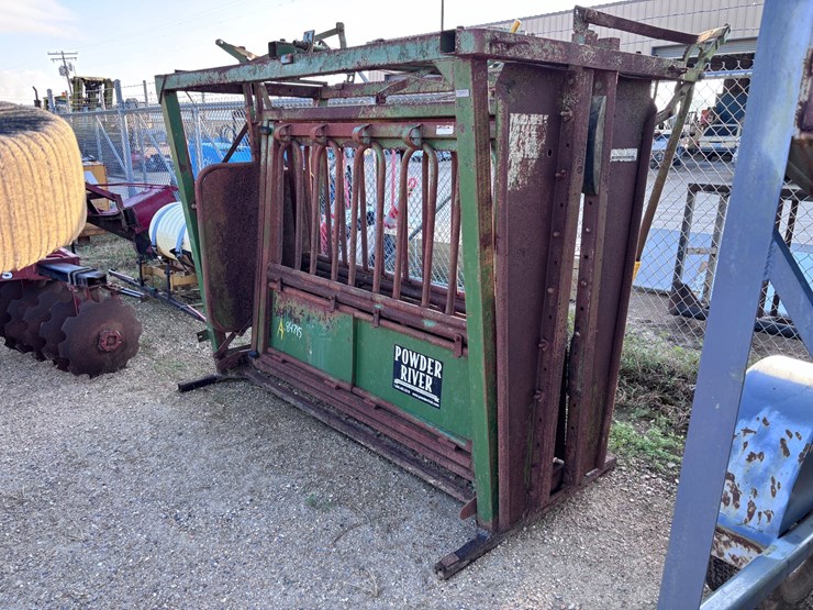 #965-•-cattle-squeeze-chute-image-1