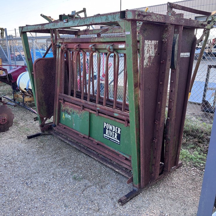 #965 • CATTLE SQUEEZE CHUTE
