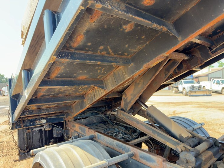 2017-ford-f550-xl-image-21