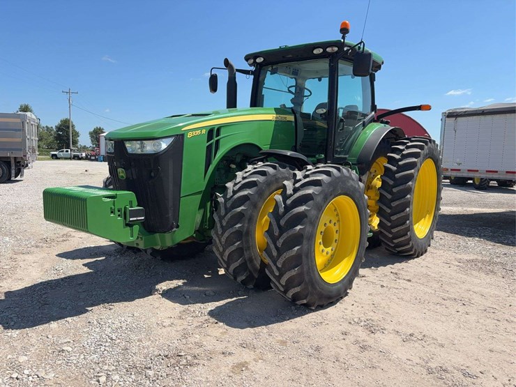 2012-john-deere-8335r-image-2