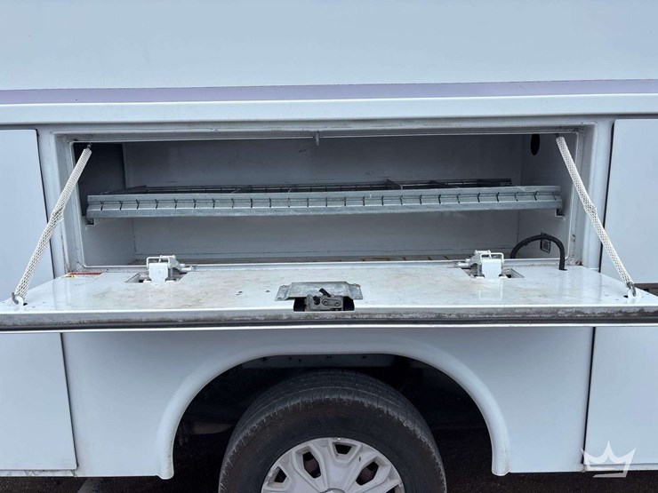 2016-ford-transit-image-25