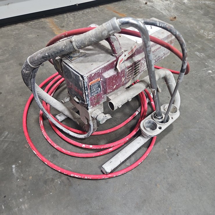 TITAN 440I AIRLESS PAINT SPRAYER