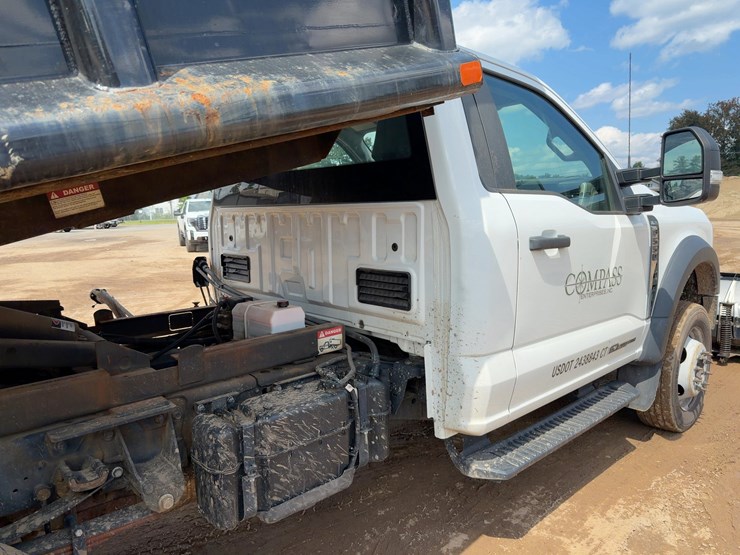 2023-ford-f550-xl-image-20
