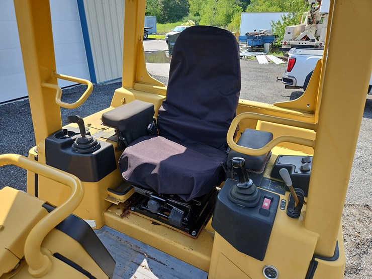 2006-caterpillar-d4g-xl-image-27