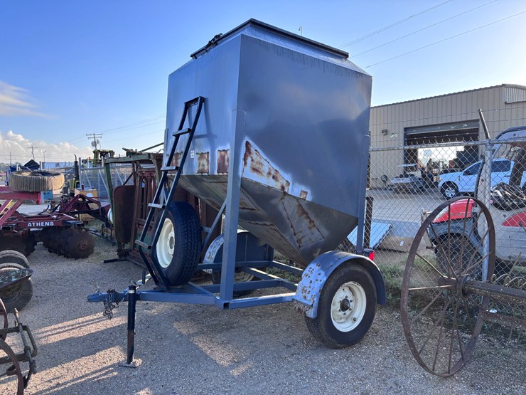 #966-•-feed-hopper-mounded-on-skid-image-1