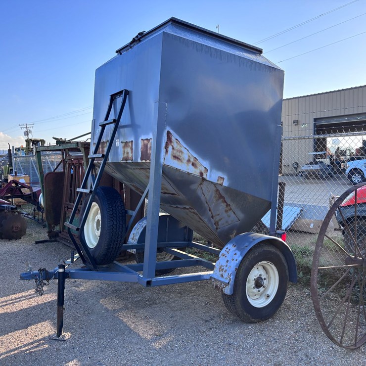 #966 • FEED HOPPER MOUNDED ON SKID