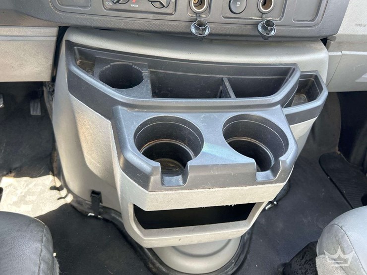 2014-ford-e-350-cargo-van-image-17