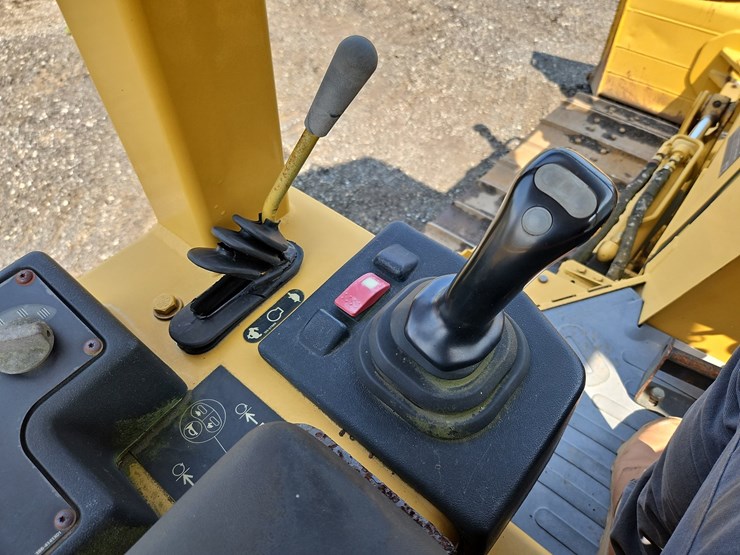 2006-caterpillar-d4g-xl-image-28