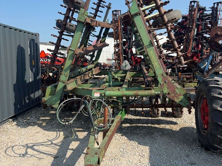 john-deere-325-image-2