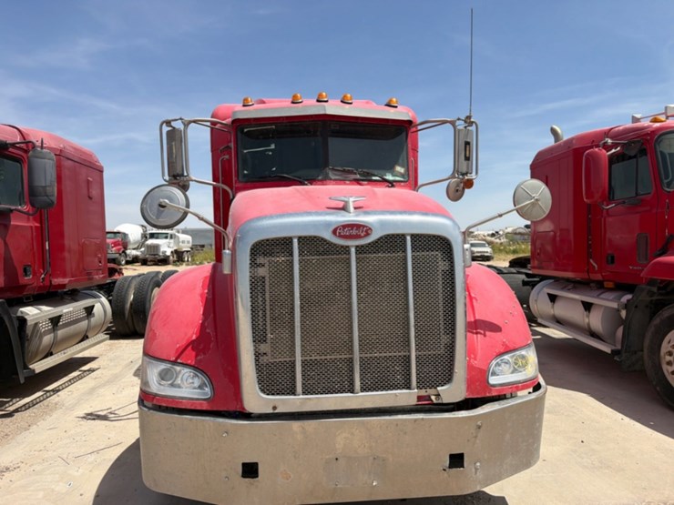 2009-peterbilt-386-image-2