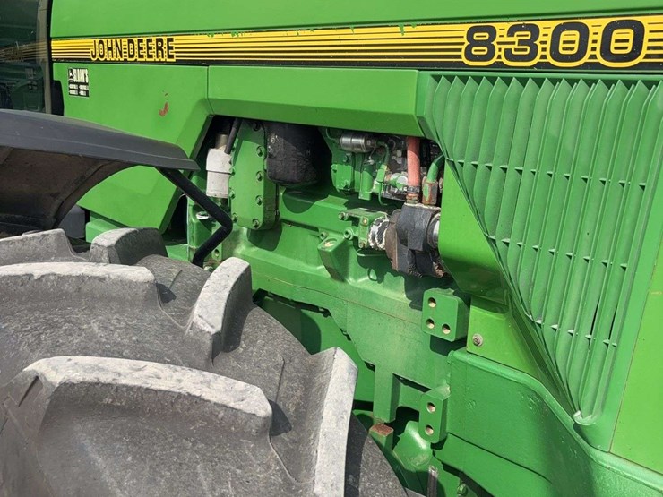 1995-john-deere-8300-image-26