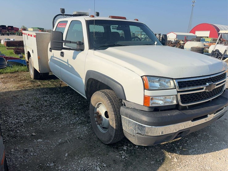 2006-chevrolet-3500-image-3