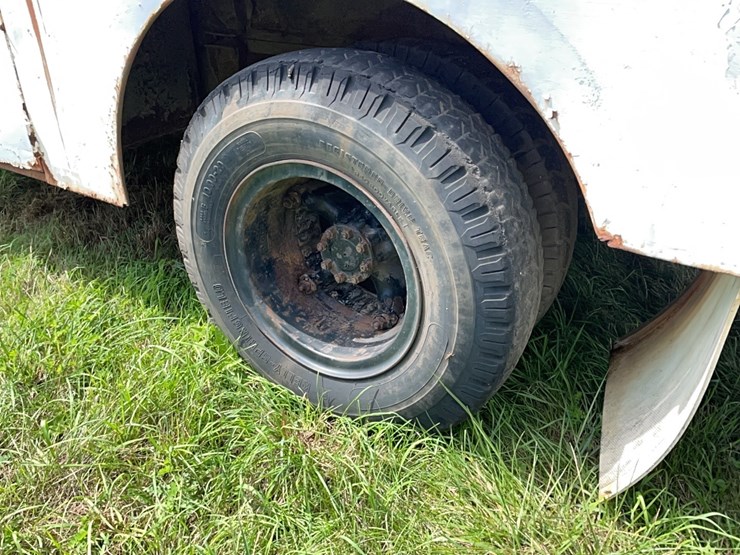 international-1700-fuel-truck-vn:10672cha37226-image-5