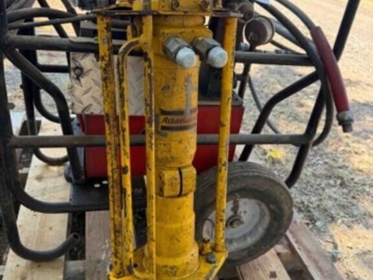 atlas-copco-hydraulic-post-driver-image-4