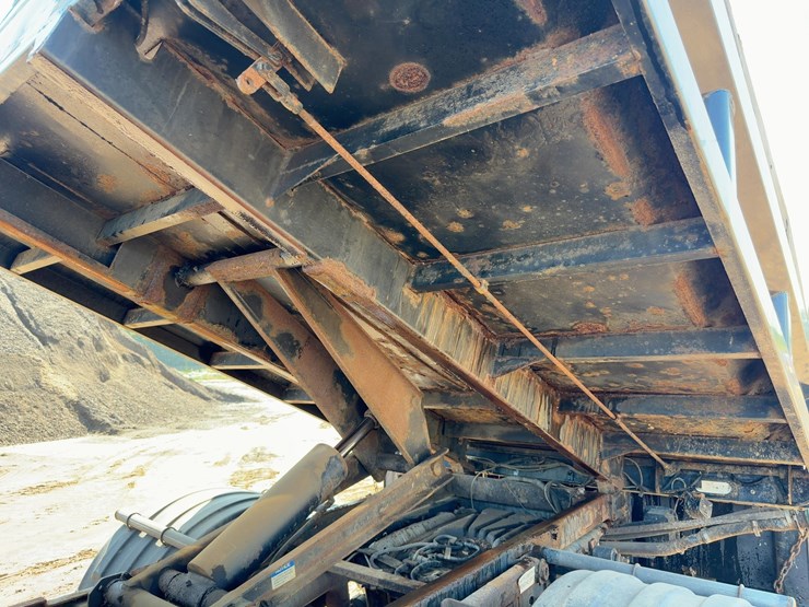 2017-ford-f550-xl-image-18