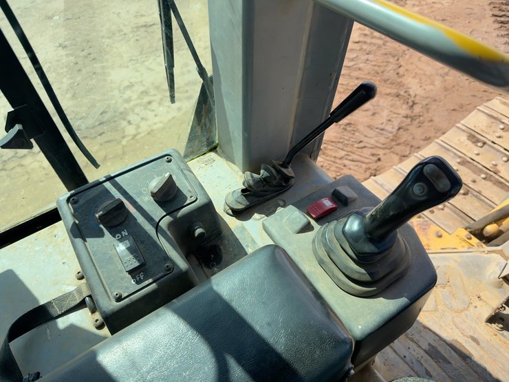 2004-caterpillar-d5g-xl-image-36