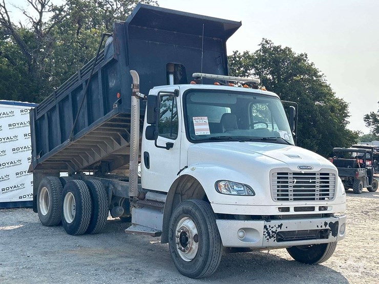 2012-freightliner-m2-106-image-4