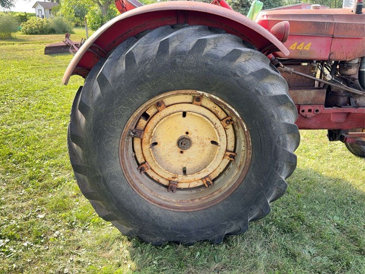 massey-ferguson-444-image-28