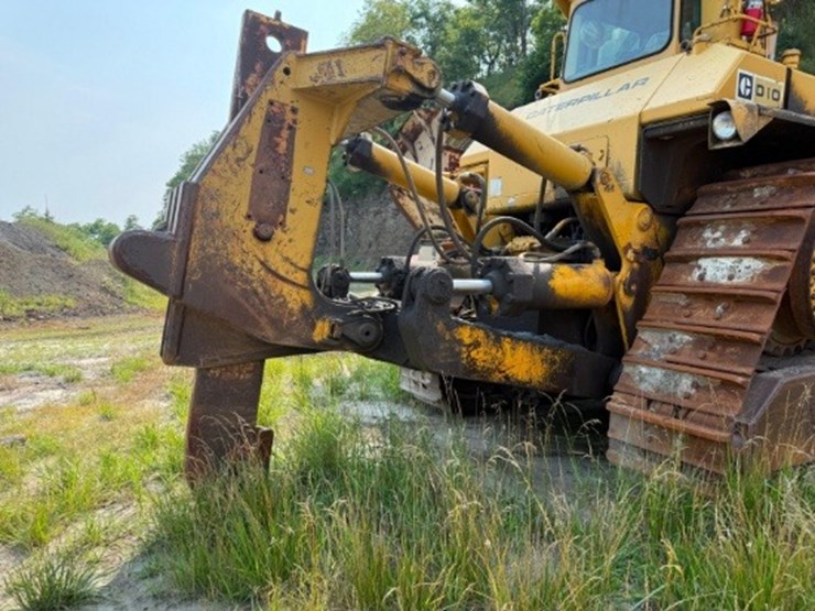 caterpillar-d10-image-13