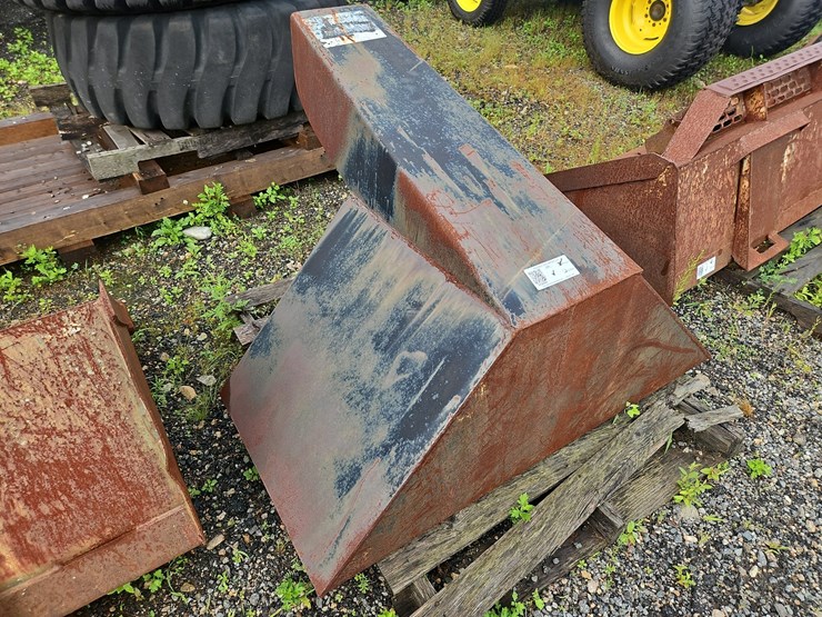 concrete-bucket-with-chute-image-4