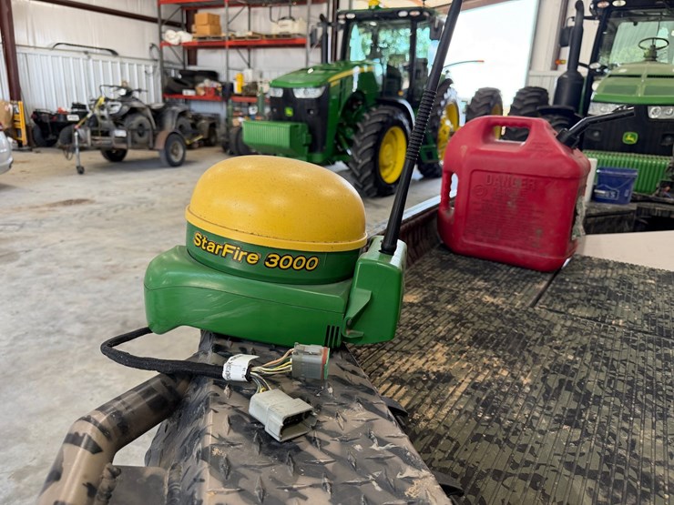 2011-john-deere-8285r-image-92