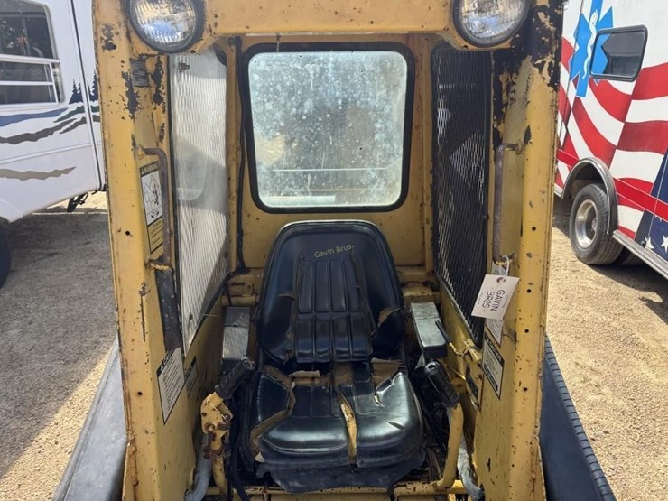 new-holland-l555-image-7