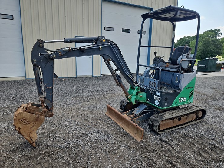 2012-deere-17d-image-1