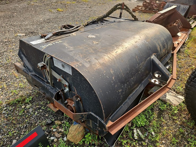 bradco-br72-sweeper-attachment-image-2