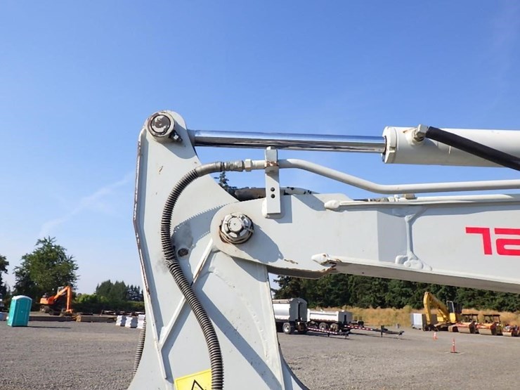 takeuchi-tb240-image-35